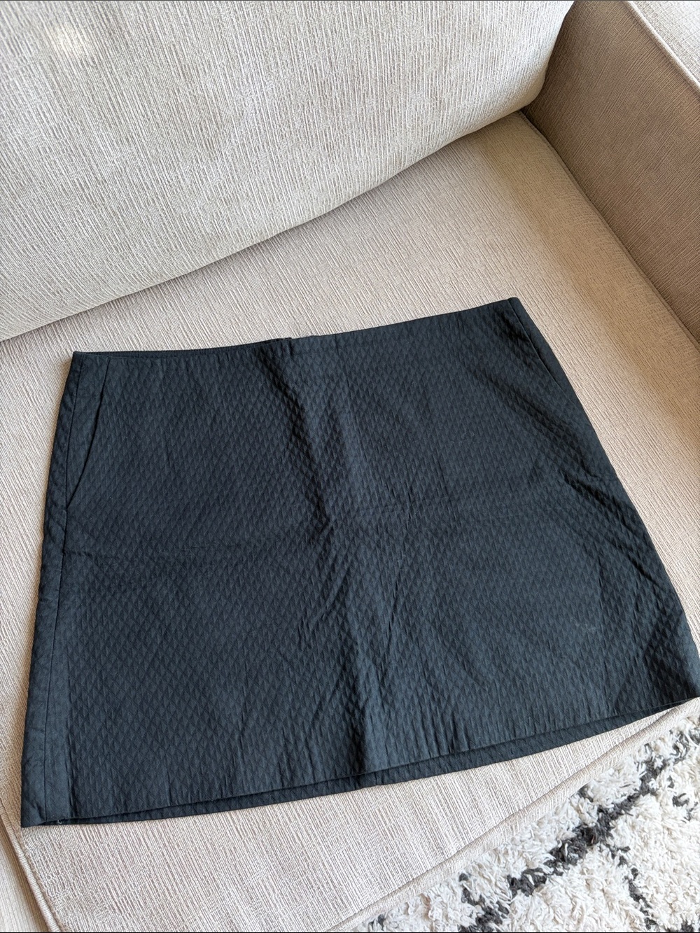 GAP Black Quilted A-Line Mini Skirt